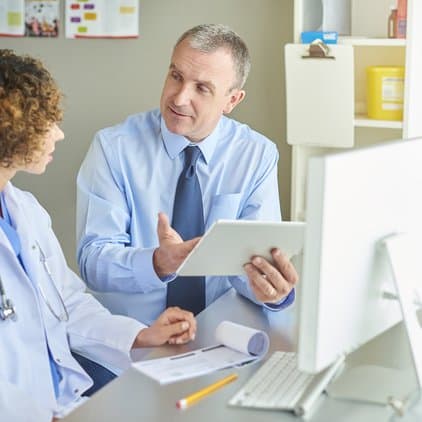 pharmacist with ipad